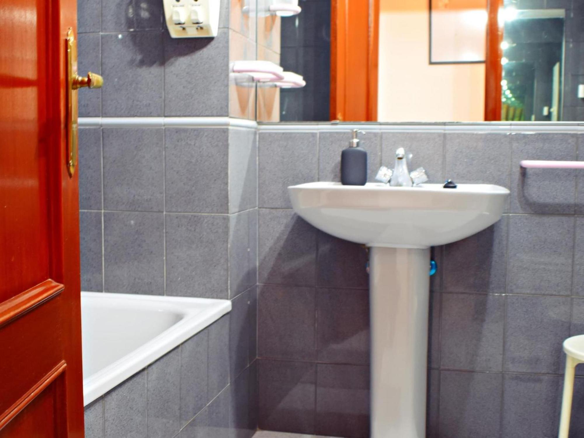 Amplio Y Luminoso Apartamento Cerca Del Centro Y La Playa Con Piscina Y Parking Privado Málaga Buitenkant foto